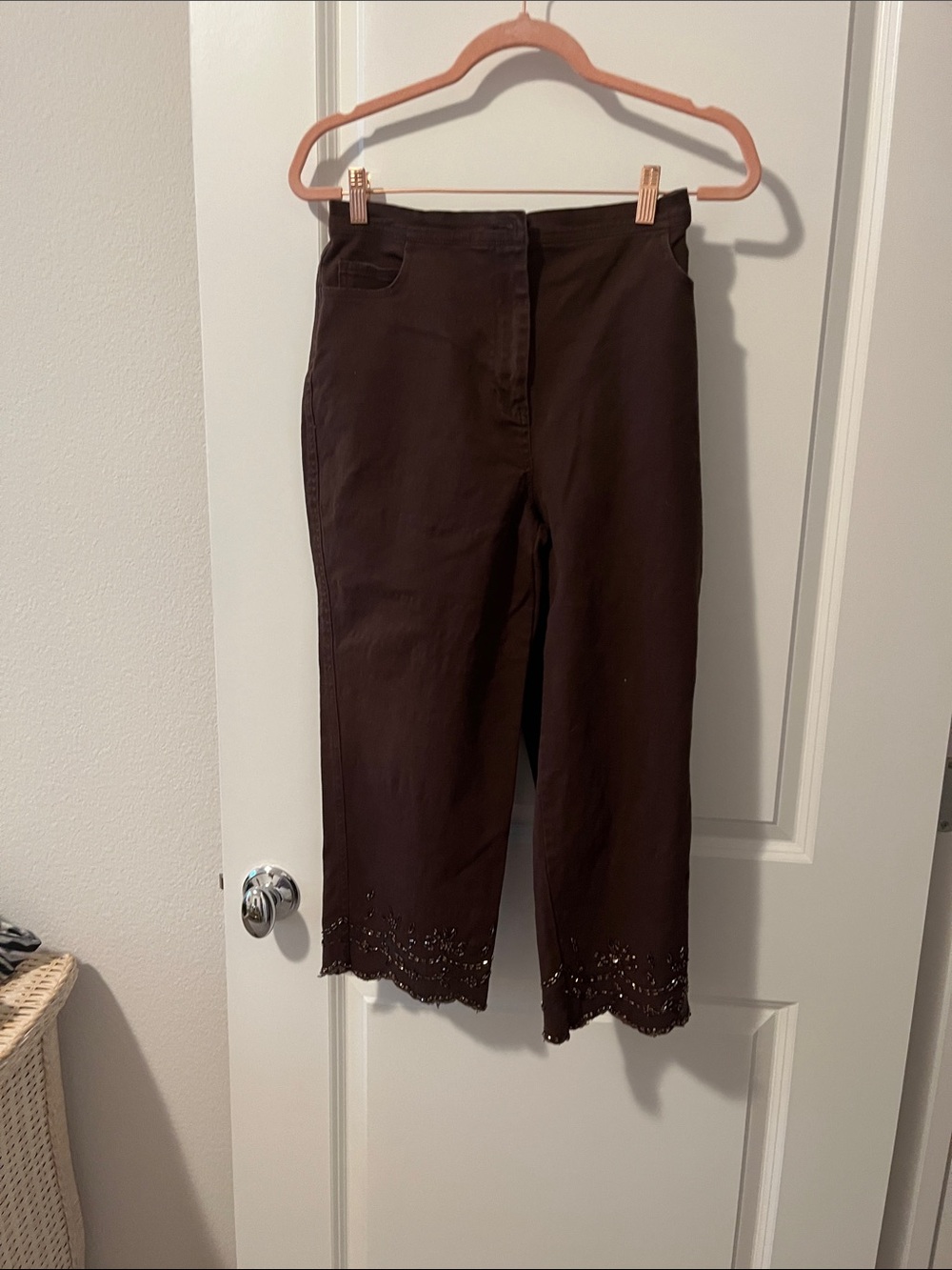 Quacker Factory Brown Capris with Scalloped Eyelet Hem